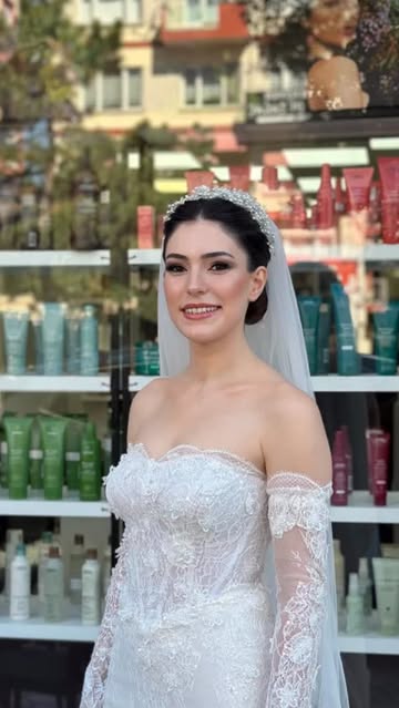 Afyon Time Bayan Kuaförü, Gelin Makyajı ve Doğal Makyajda Yeni Trendler