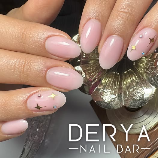 Afyon Derya Nail Bar'da Jel Güçlendirme Hizmeti