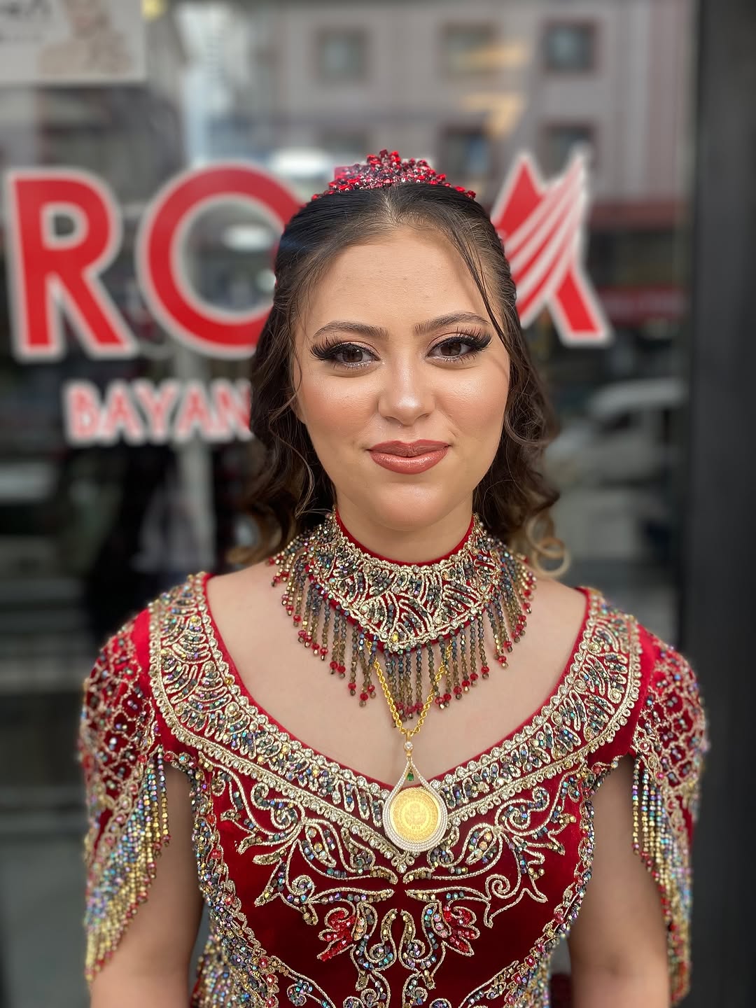 Afyon Rota Kuaför, Gelinlere Özel Düğün ve Kına Gecesi Hizmeti Sunuyor